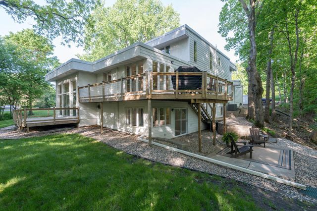 317 Meadow Woods Drive, Mankato, MN 56001