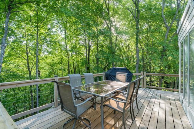 317 Meadow Woods Drive, Mankato, MN 56001