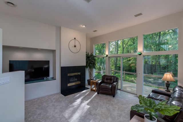 317 Meadow Woods Drive, Mankato, MN 56001