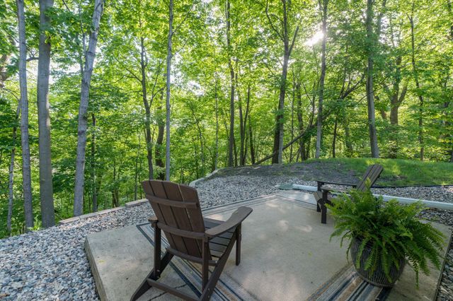 317 Meadow Woods Drive, Mankato, MN 56001