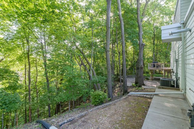 317 Meadow Woods Drive, Mankato, MN 56001