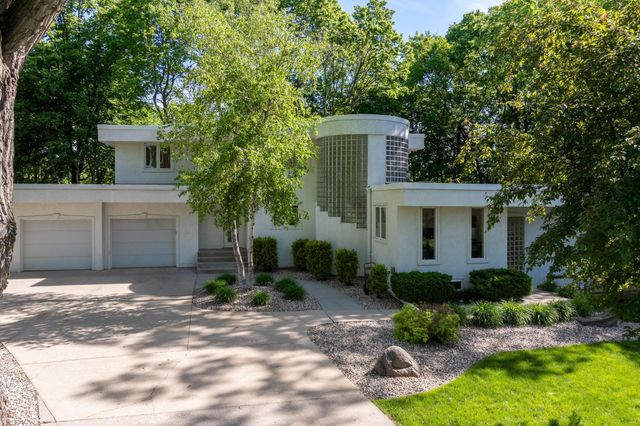 317 Meadow Woods Drive, Mankato, MN 56001