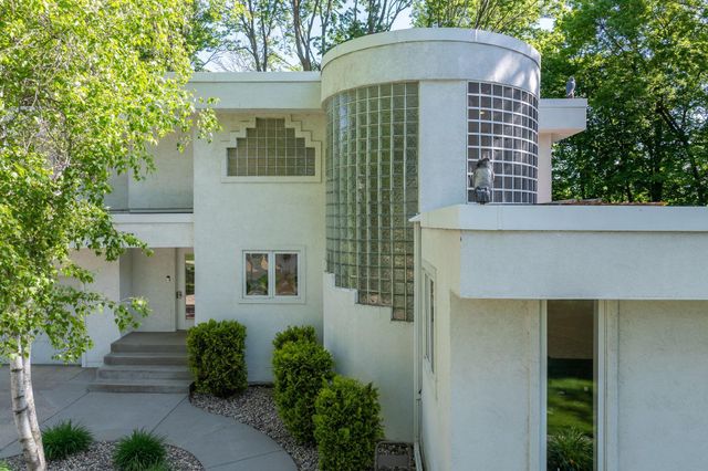 317 Meadow Woods Drive, Mankato, MN 56001