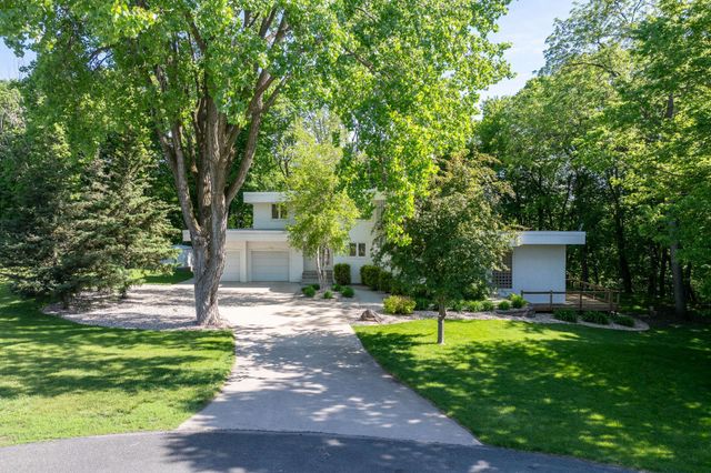 317 Meadow Woods Drive, Mankato, MN 56001