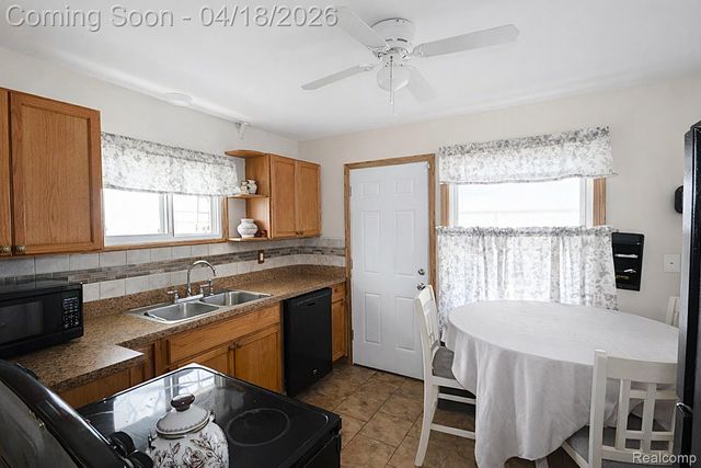 431 Lytle Place, Garden City, MI 48135