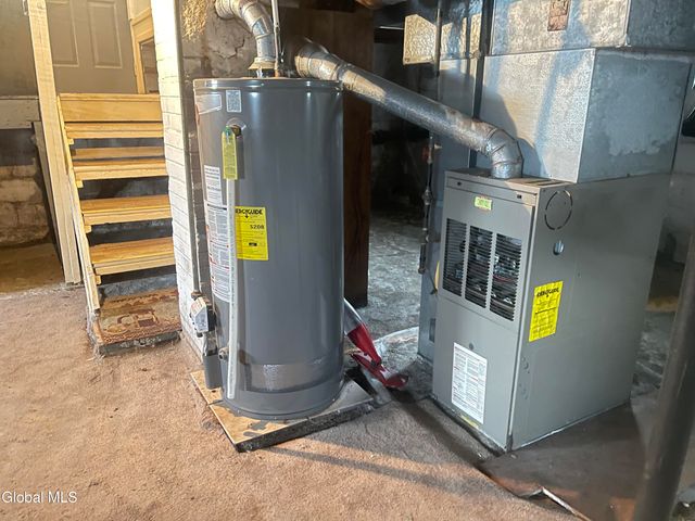 13 Washington Avenue, Colonie, NY 12205