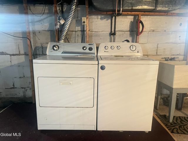 13 Washington Avenue, Colonie, NY 12205