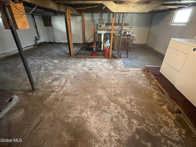13 Washington Avenue, Colonie, NY 12205