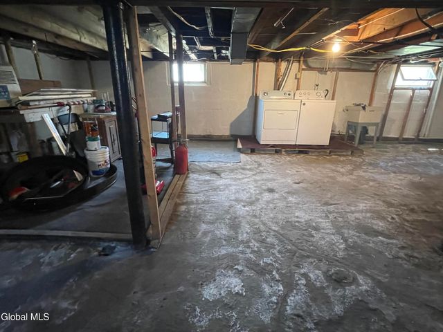 13 Washington Avenue, Colonie, NY 12205