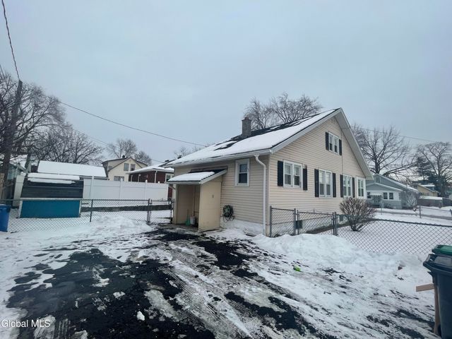 13 Washington Avenue, Colonie, NY 12205