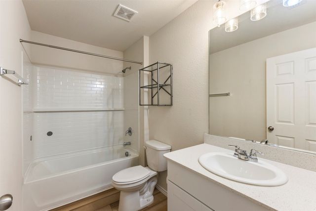 10112 Falkland Road, Fort Worth, TX 76036