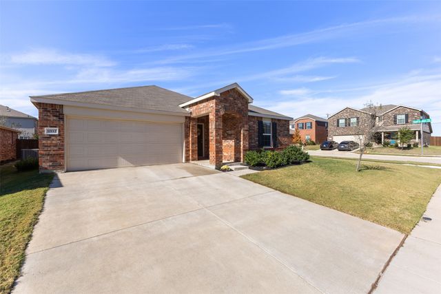10112 Falkland Road, Fort Worth, TX 76036
