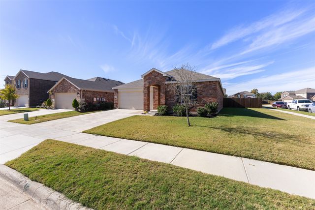 10112 Falkland Road, Fort Worth, TX 76036