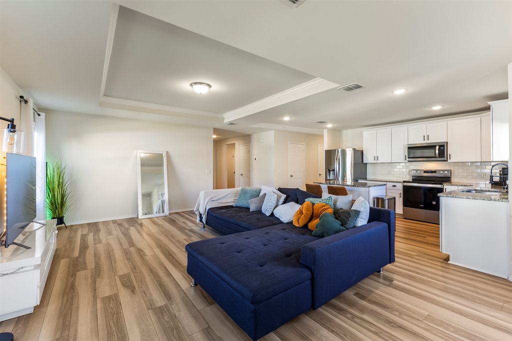 10112 Falkland Road, Fort Worth, TX 76036