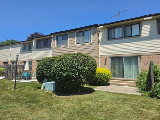 703 MALLARD Lane, Deerfield, IL 60015