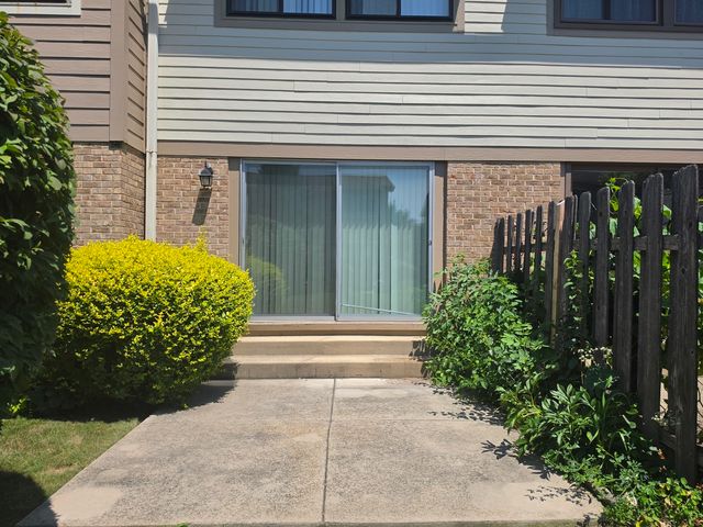 703 MALLARD Lane, Deerfield, IL 60015