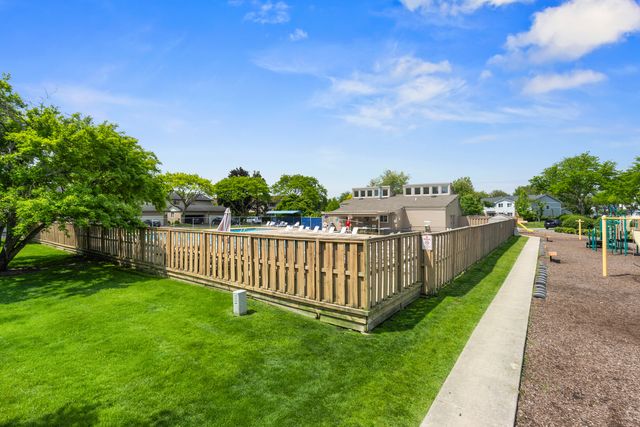 703 MALLARD Lane, Deerfield, IL 60015