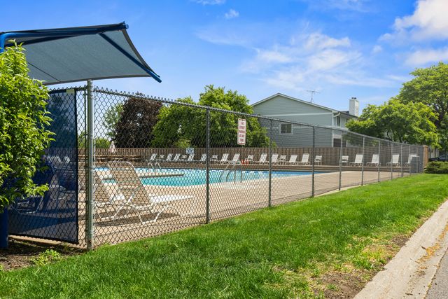 703 MALLARD Lane, Deerfield, IL 60015