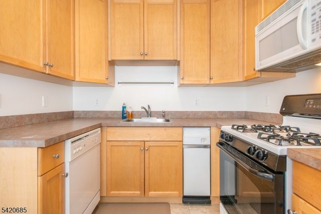 201 Dey St 124, Harrison Town, NJ 07029