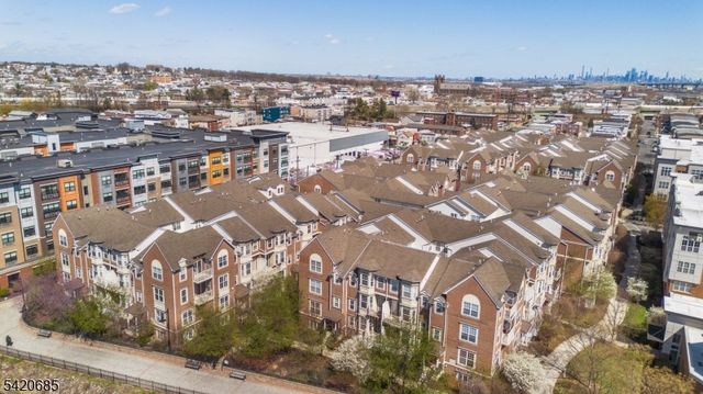 201 Dey St 124, Harrison Town, NJ 07029