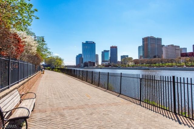 201 Dey St 124, Harrison Town, NJ 07029