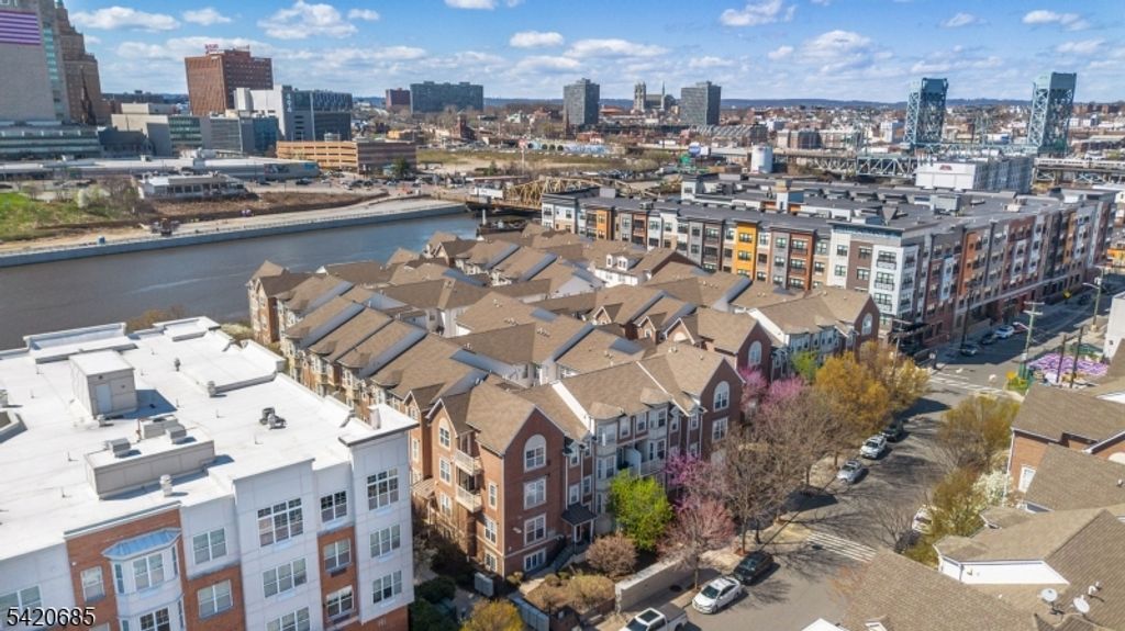 201 Dey St 124, Harrison Town, NJ 07029
