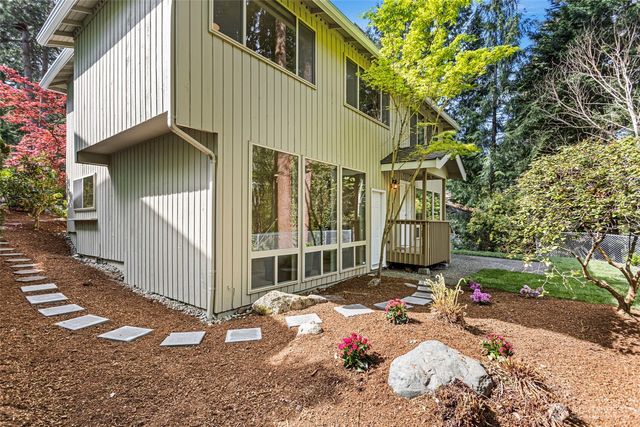 4800 152nd Place SE, Bellevue, WA 98006