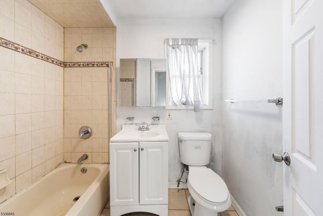 190 Alexander St, Newark City, NJ 07106