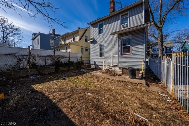 190 Alexander St, Newark City, NJ 07106