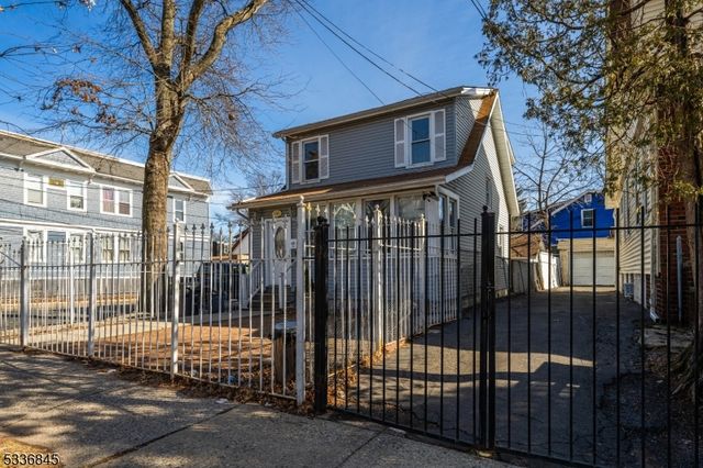 190 Alexander St, Newark City, NJ 07106