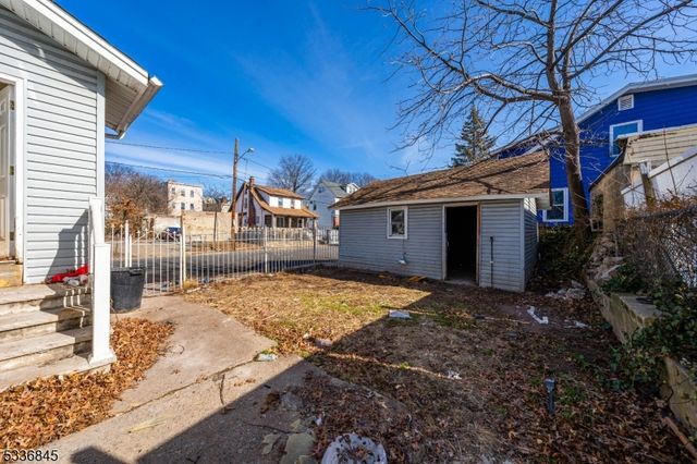 190 Alexander St, Newark City, NJ 07106