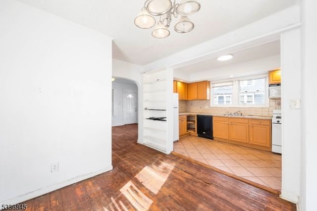 190 Alexander St, Newark City, NJ 07106