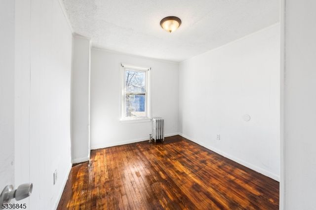 190 Alexander St, Newark City, NJ 07106