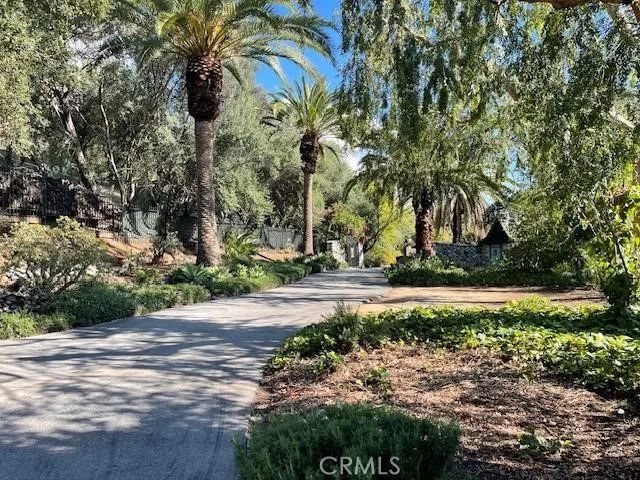 4457 Liveoak Dr, Claremont, CA 91711