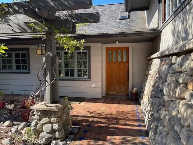 4457 Liveoak Dr, Claremont, CA 91711