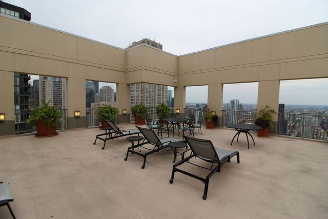 2 E Erie Street 1901, Chicago, IL 60611