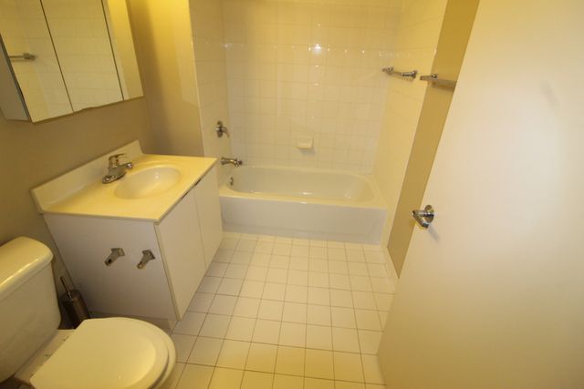 2 E Erie Street 1901, Chicago, IL 60611