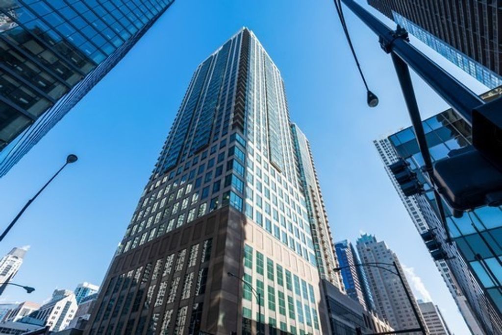 2 E Erie Street 1901, Chicago, IL 60611
