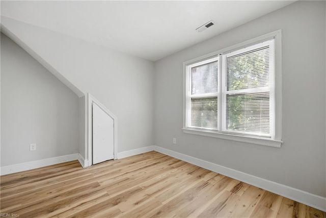 19 Gibson RD, Hampton, VA 23669