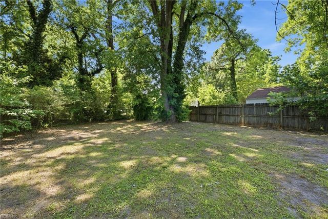 19 Gibson RD, Hampton, VA 23669