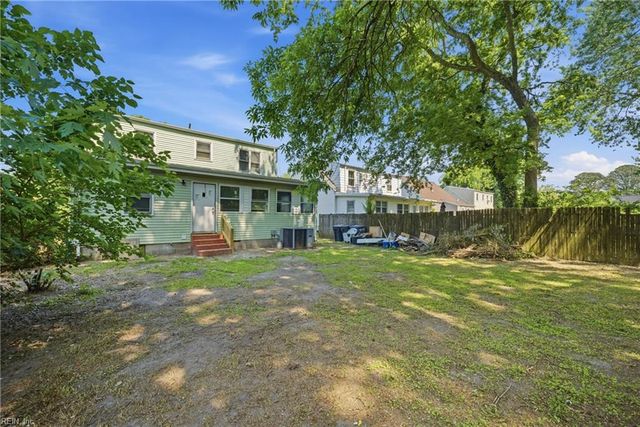 19 Gibson RD, Hampton, VA 23669
