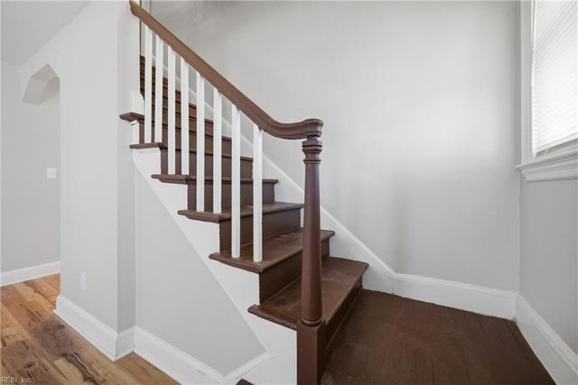 19 Gibson RD, Hampton, VA 23669