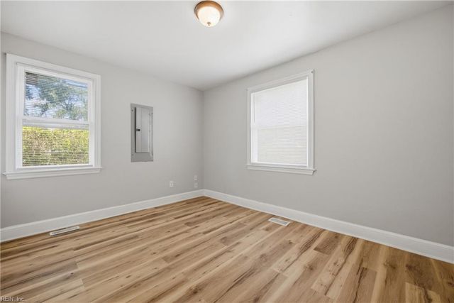 19 Gibson RD, Hampton, VA 23669