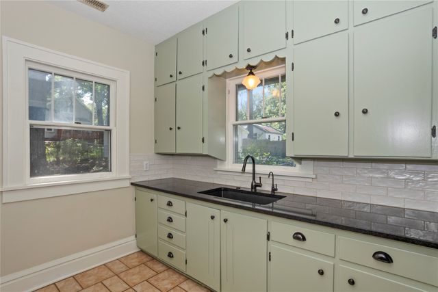 2704 Moyer Street, Des Moines, IA 50310