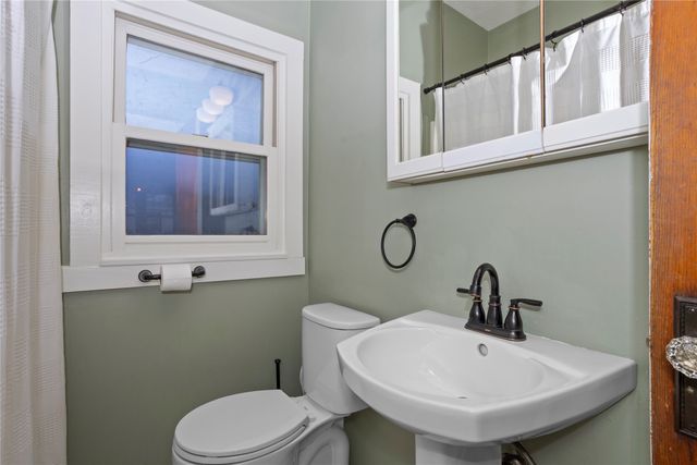 2704 Moyer Street, Des Moines, IA 50310