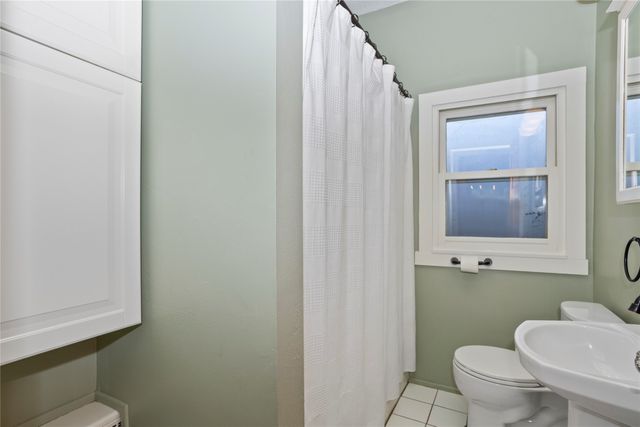 2704 Moyer Street, Des Moines, IA 50310