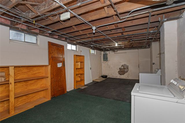 2704 Moyer Street, Des Moines, IA 50310
