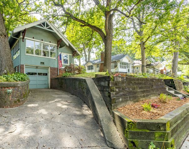 2704 Moyer Street, Des Moines, IA 50310