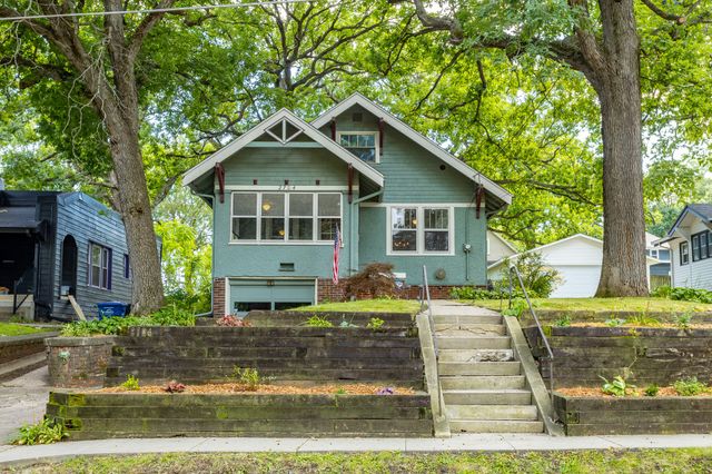 2704 Moyer Street, Des Moines, IA 50310