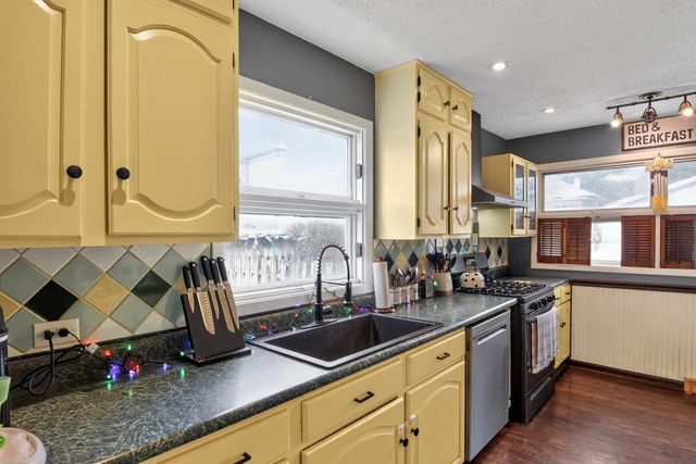 1535 13th Avenue, Moline, IL 61265